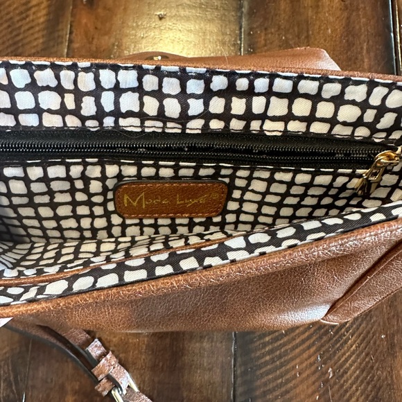 Ella Moda Luxe Crossbody Bag - Picture 4 of 8